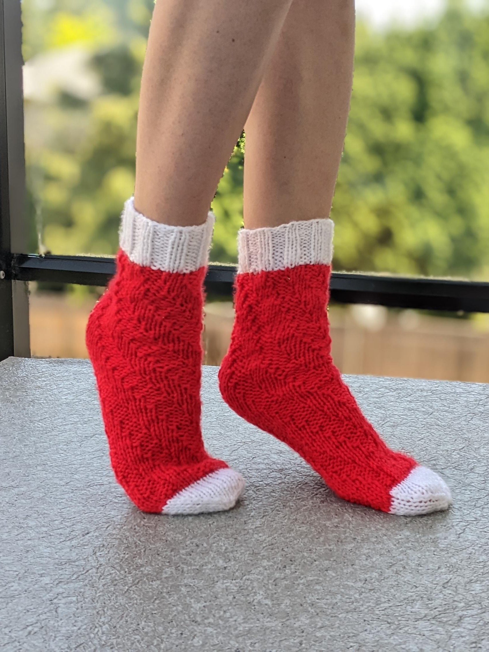 Knit Spiral No-Heel Christmas Socks Pattern product image (8)