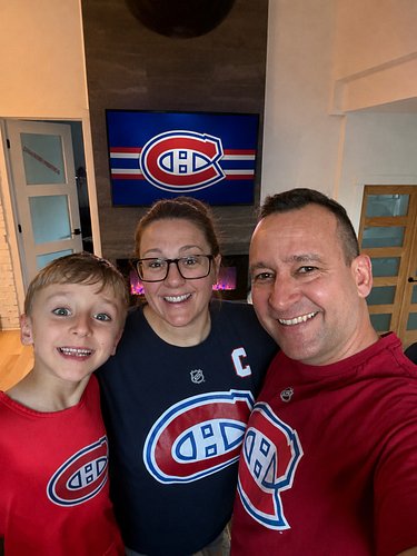 🔥🏒 Game 1 contra los Hurricanes 😮‍💨🔴⚪️🔵
La camiseta puesta, la emoción al máximo… y listos para apoyar al CH desde casa 🙌🔥

¿...