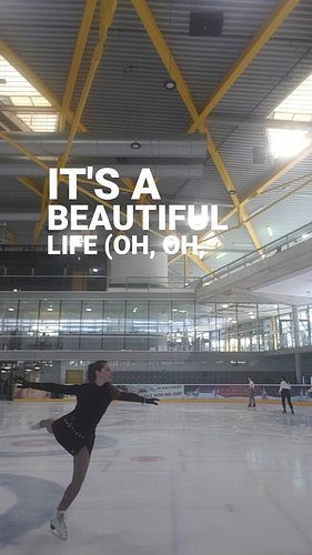 It's a beautiful life when I can be in my favorite place - the ice rink!❤

#figureskating #adultsskatetoo #adultskating #figu...