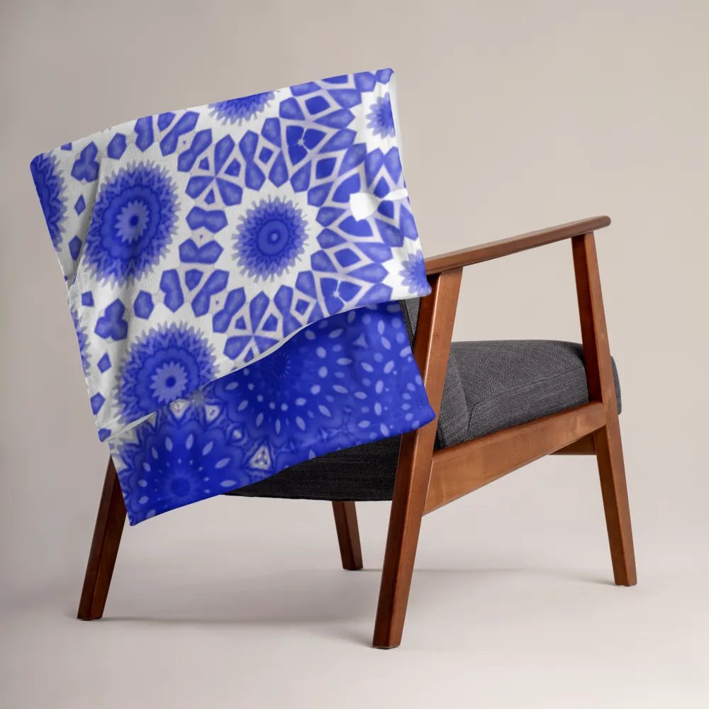 Blue & White Daisy Seamless Patterned Throw Blanket product image (2)