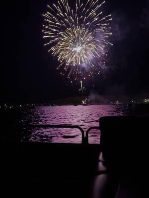 In case you didn’t get fireworks. 💙 Happt 4th of July from the lake! 🎇 #fireworks #4thofjuly #america250 #independenceday #lakelife 