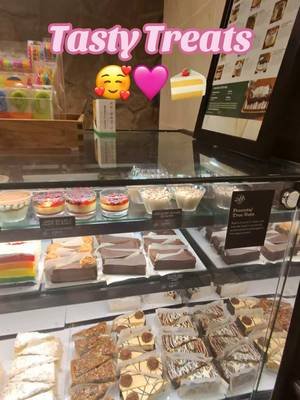 🍓 @ajsfinefoodsaz 💕🍰 #dessert #foodie ✨🧁 #cafe #pastries 🥐  #tea 💕🌸✨