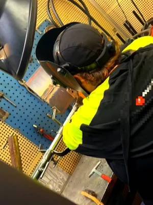 Jag kommer ligga hela helgen och gråta i frustration. Jag har hela dagen snubblat på mållinjen med denna examination för denna stumfog... i V-fog. Små, små, små marginaler Jag har känt mig som Scrat i 
