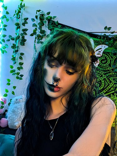 haven't done one of these kinda looks in a while 🖤