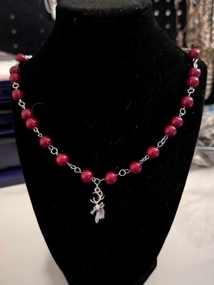 MAROON NECKLACE WITH STAG PENDANT product image (1)