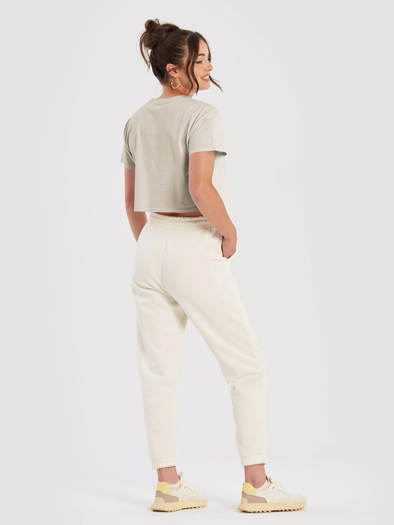 "i need a wife" crop t-shirt product image (4)