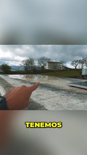 Volvemos al proyecto offgrid después de un tiempo y nos encontramos con esto: una piscina encima del camión 😅
El techo ha ven...