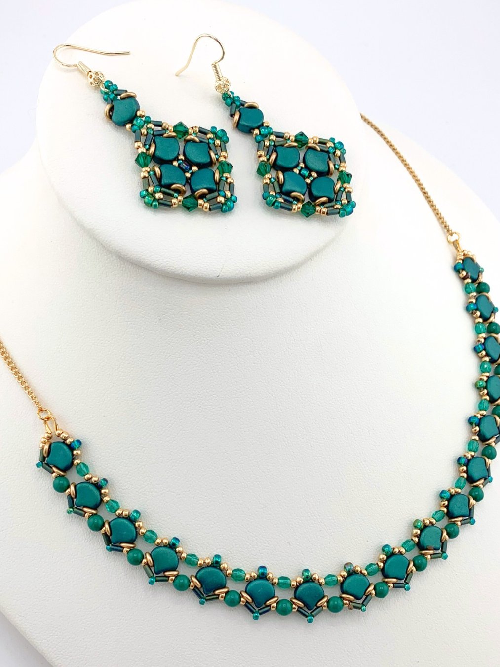 Queen’s Trellis Beaded Earrings - Green, gold product image (5)