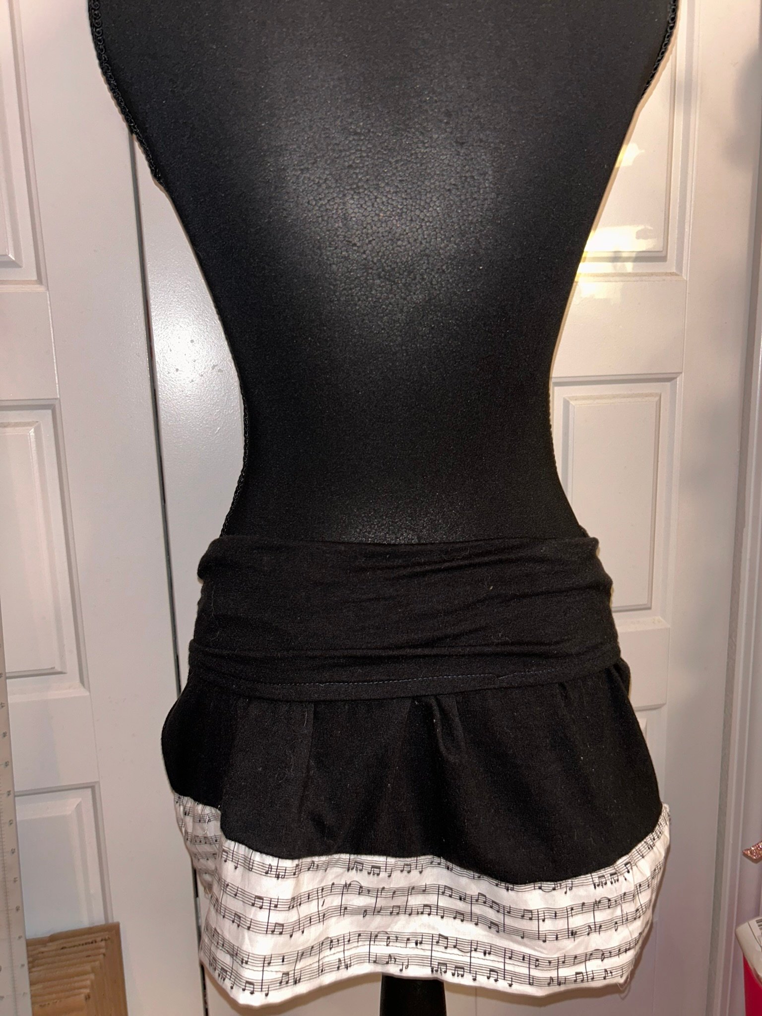 Black stretchy skirt with music note trim product image (2)