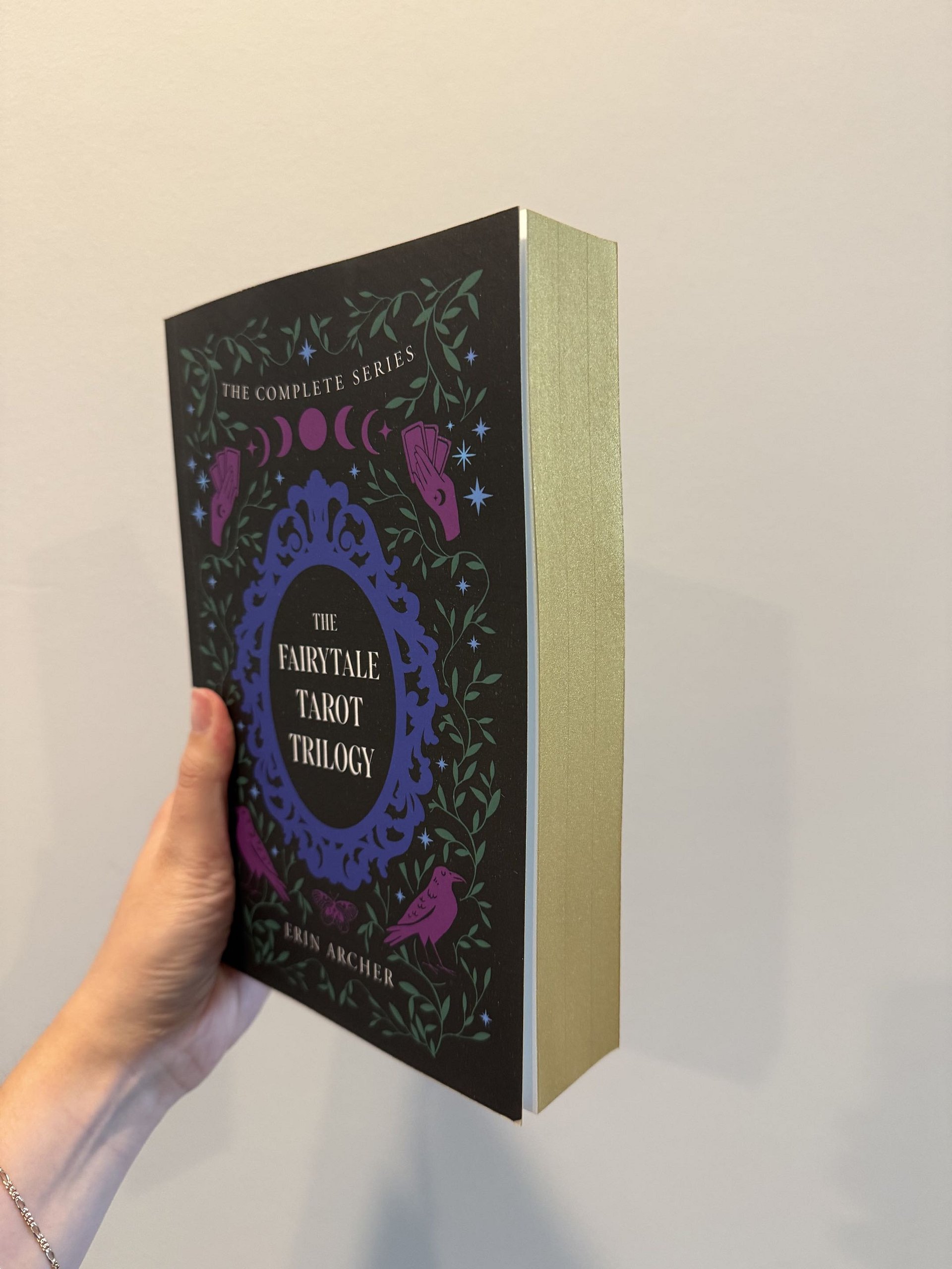 Fairytale Tarot Paperback Omnibus-SPRAYED EDGE product image (3)