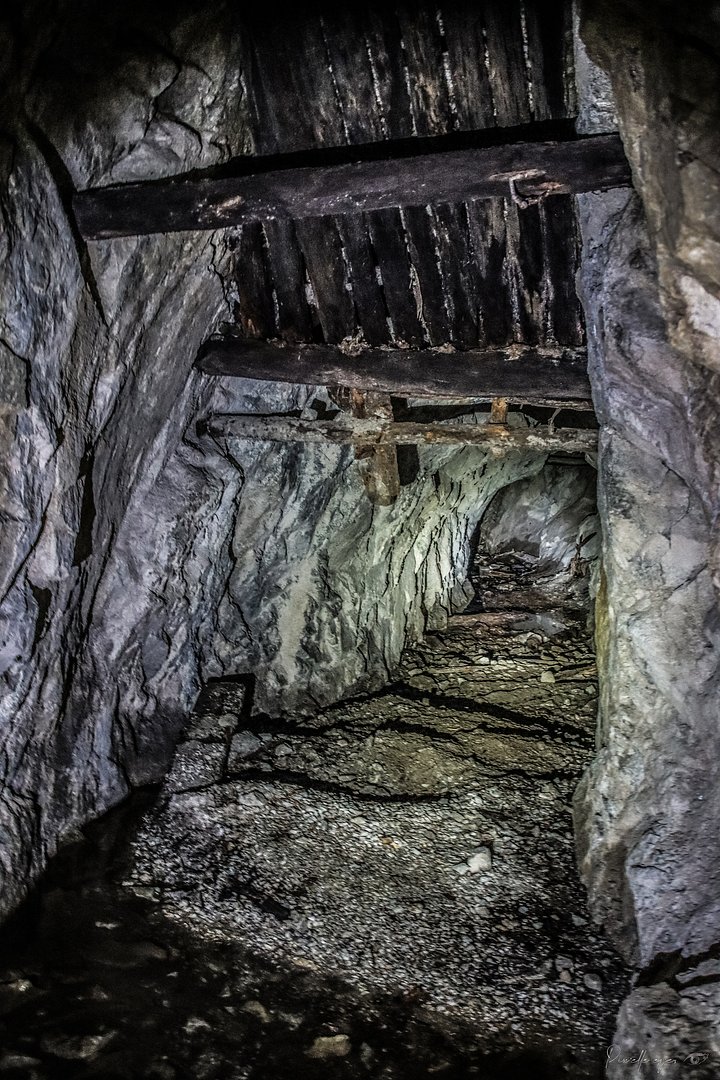 Fine Art - Echoes of the Abyss - Mine de la Moria product image (1)