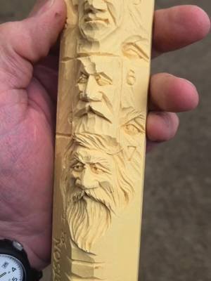Look what I got in the mail! Managed to find a study stick from ’93, a Dave Stetson one. Absolutely a treasure! Study Sticks are resin casting of original woodcarvings, used to show step by step processes on how to find more intricate shapes in wood. This one in particular concentrating on facial features. #woodcarving #whittling #woodart #sculpture #folkart 