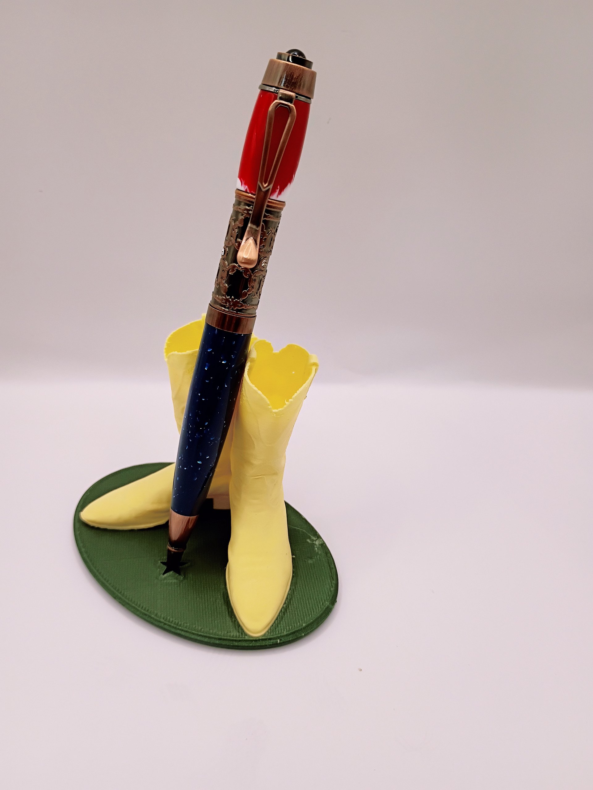 Lone Star Filibella – Texas-Flag Filibella Pen with Boot Stand product image (2)