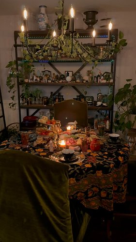 Tea & Tarot party- me and who? 🌞✨🌙🔮