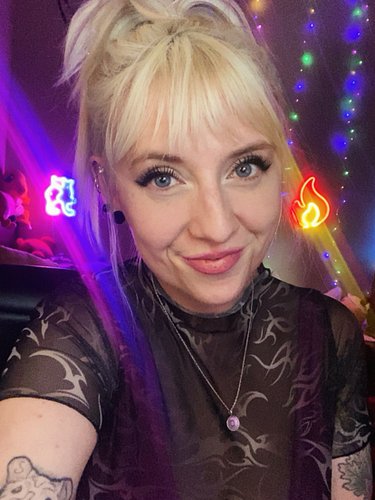 The camera made the lights appear like they do with my astigmatism 🤓 #twitch