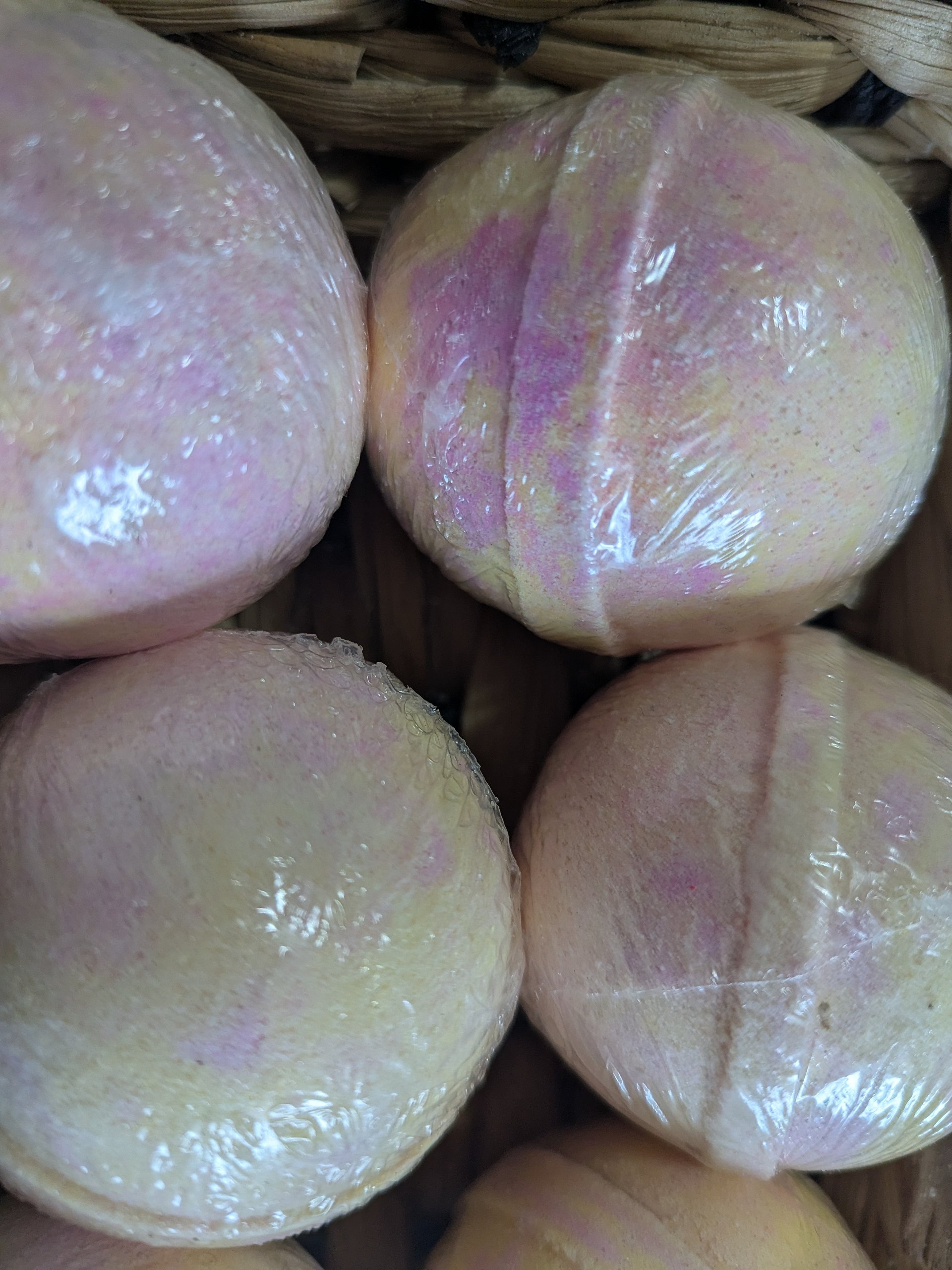 Honeysuckle bath bombs product image (4)