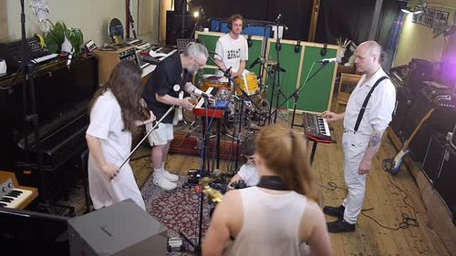 Corporation pop 
unreleased 
2024
🎬 @mombinaherself