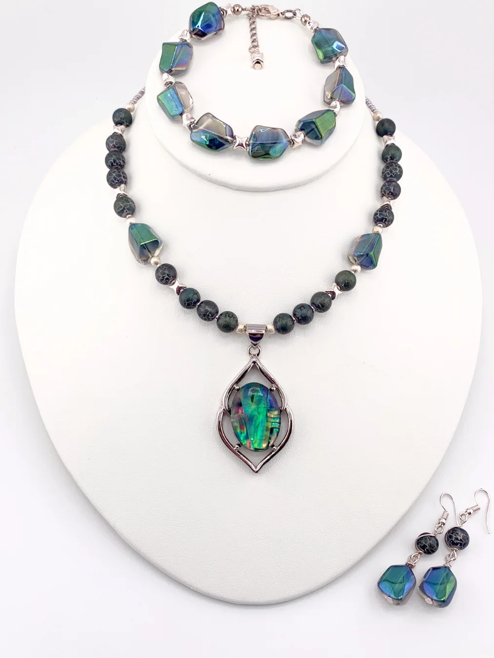 Abalone Shell Pendant Beaded Necklace, Bracelet, and Earrings Set product image (1)