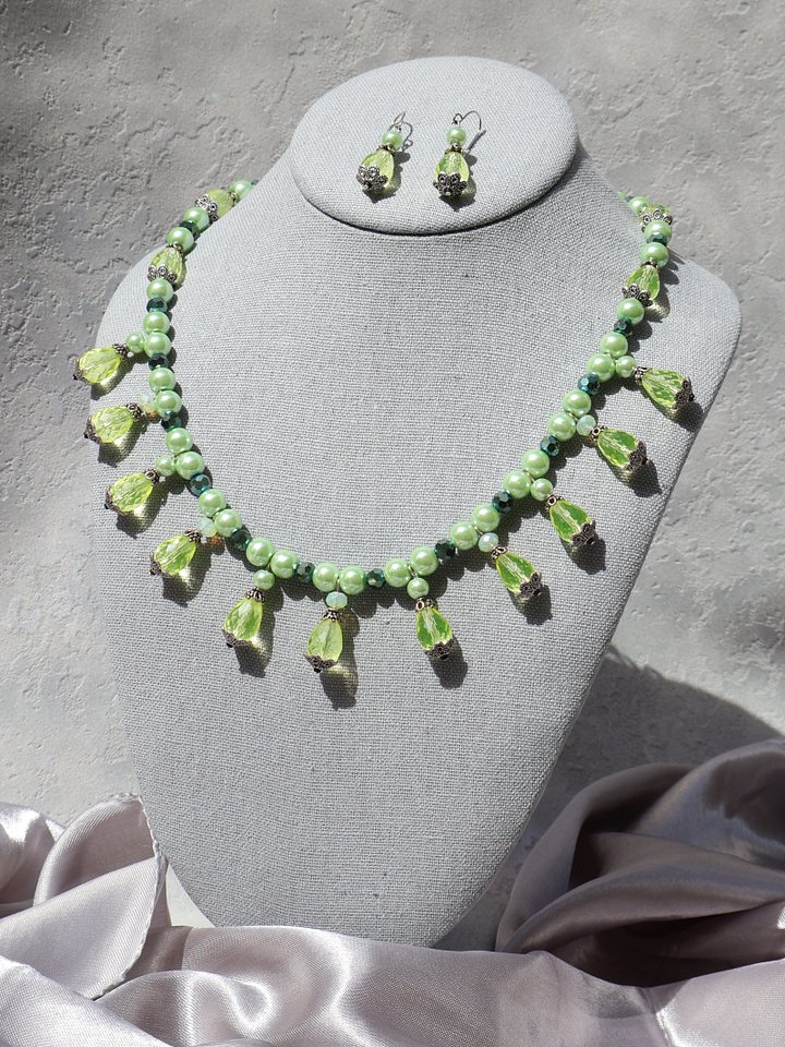 Vaseline/Uranium Czech Glass Necklace and Earrings product image (2)