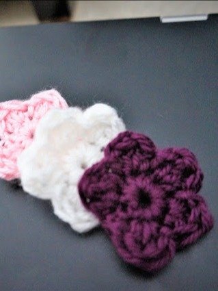Crochet a simple easy flower product image (1)