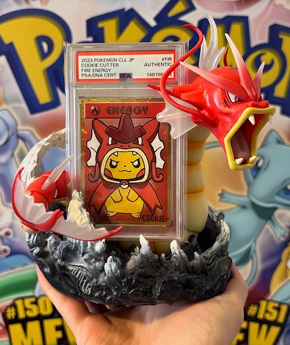 Shiny poncho gyarados sketch with sculpture
Hand drawn on classic collection energy
Psa autograph graded

Dm for any enquiry ...