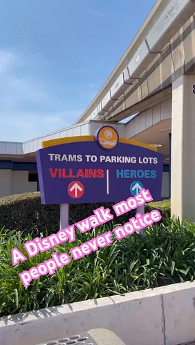 A quiet little ambient Walt Disney World walk from the TTC to pickup, but there is more happening here than it first seems. T...