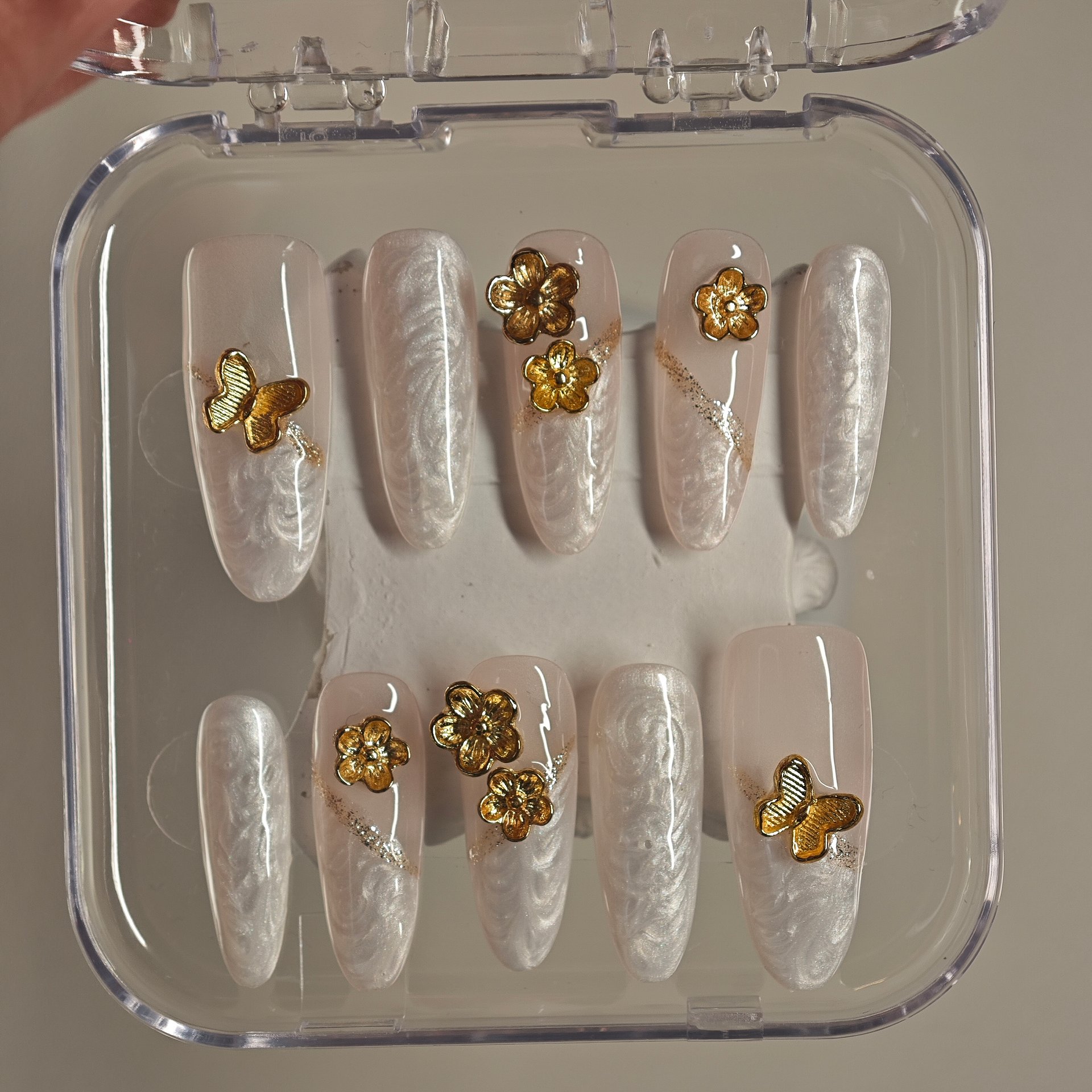 Gold and Pearly Elegance product image (5)