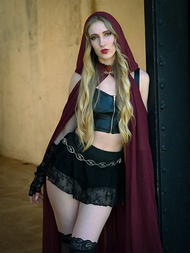 🥀✨ Red ✨🥀
📸 @sunnlover_photography 

#redridinghood #redridinghoodcostume #fantasyphotography