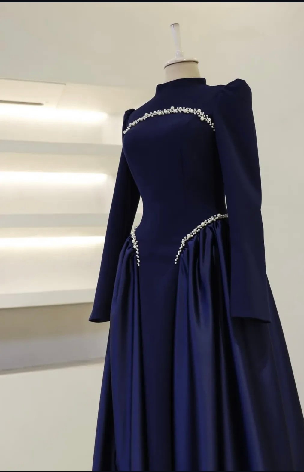 Luxury dress product image (4)