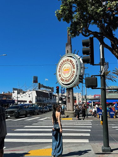 San Francisco was cute until the hills

#sanfrancisco #fishermanswharf #fishermanswharfsanfrancisco #lombardstreet #gdragon 
...