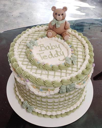 Gingham Teddy Bear theme for this baby shower. We're open 10-4 Saturday! #cakevixenssta #customcakes #babyshowercake