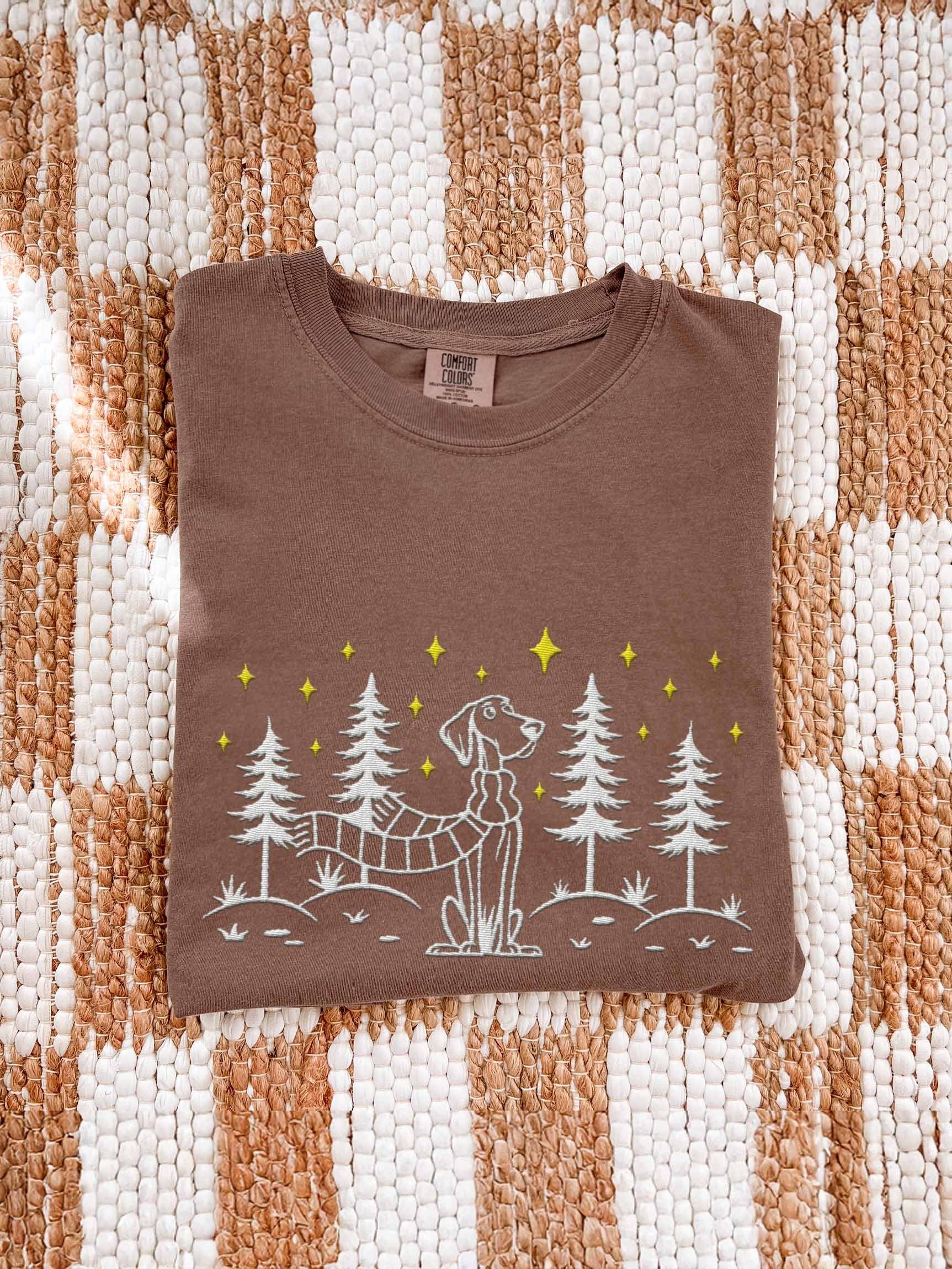 German Shorthaired Pointer Winter/Christmas Line Art Design Embroidered T-Shirt product image (1)