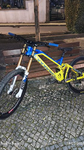 Mondraker Summum Downhill bike