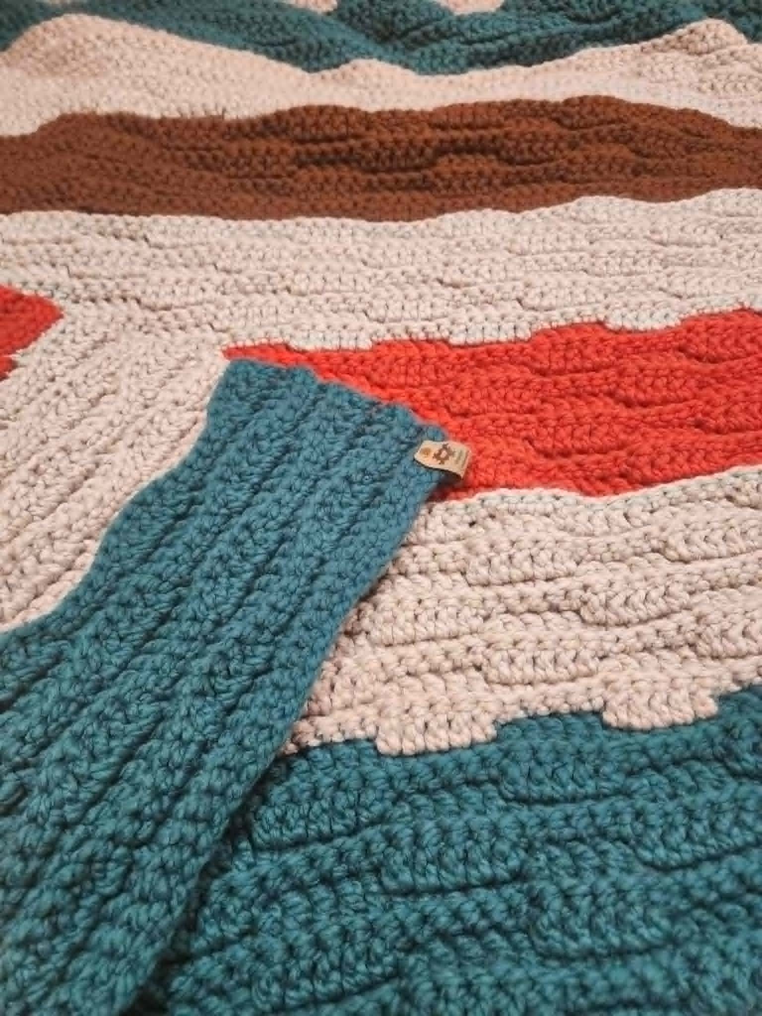 Wave Throw Blanket product image (2)