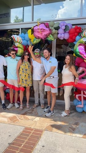 Parrot Mountain Mini Golf is now open in Gatlinburg! 🎉 Would you like to go here? ⛳️ #gatlinburg