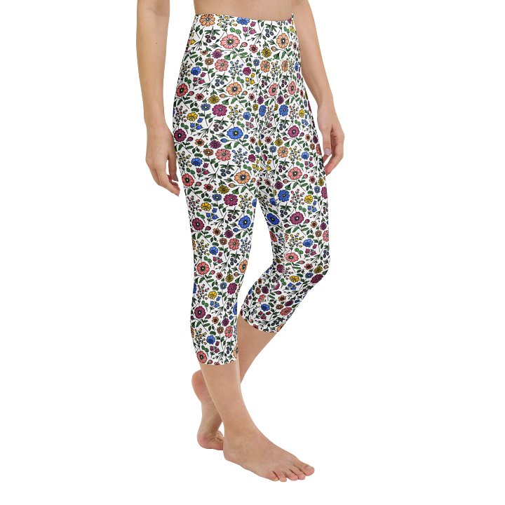 Floral Capri Yoga Pants – High-Waisted, Comfortable & Stylish product image (2)