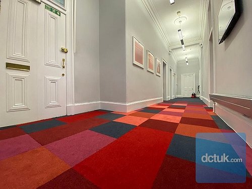 Check out this stunning office transformation! ✨ 
We fitted Desso Palatino carpet tiles for a fresh new look. 
Perfect for bi...