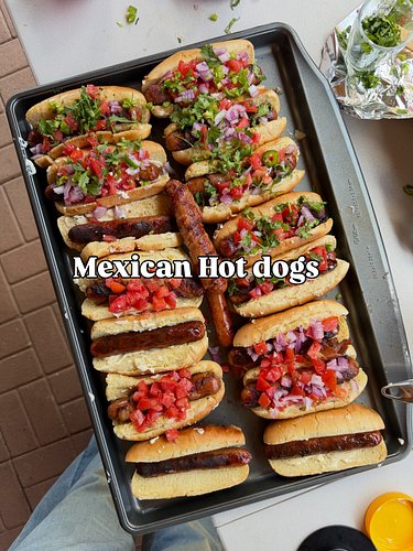 Have you tried Mexican hot dogs? 
#mexicanhotdogs