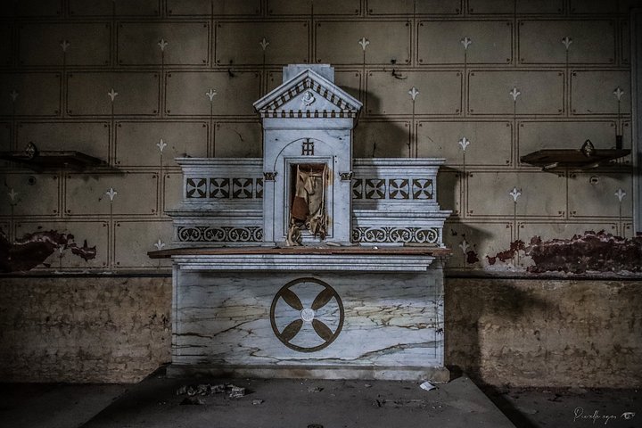 Title: Abandoned Altar of the Brothers' Institute - Urbex Italy product image (1)