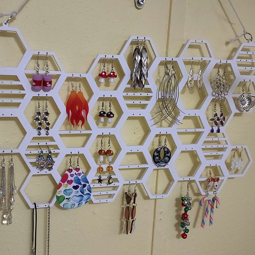 Feeling super spoiled for xmas already! A friend sent me this cute as heck earring display, which it perfect for my room. An ...