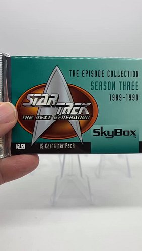 It’s #WackPackWednesday and we have a pack of Skybox Star Trek The Next Generation Season 3!😄