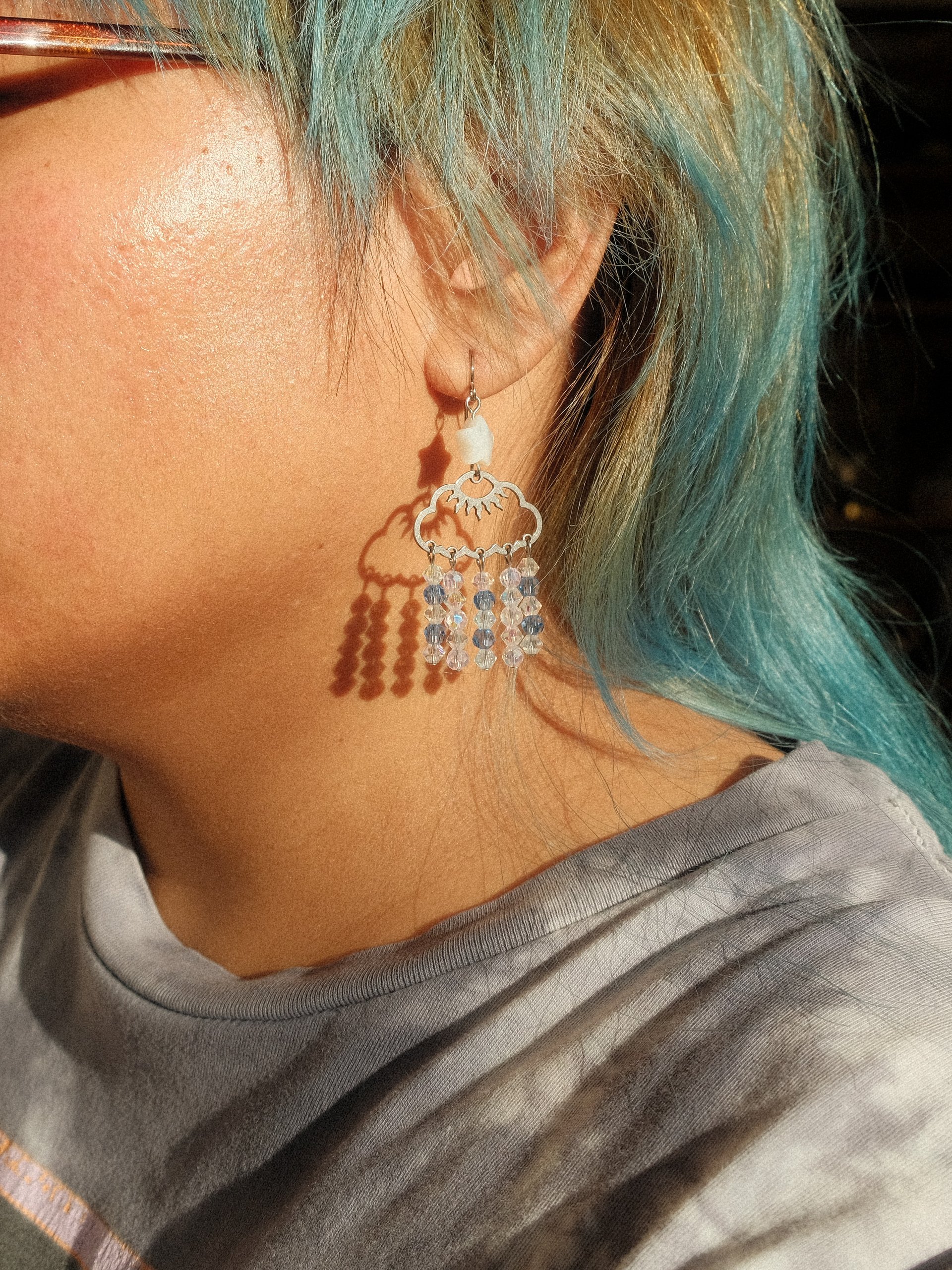 Mother-of-pearl cloud earrings product image (8)