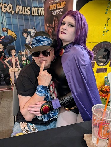 #seductivepanda @sorceress_triss @kyleyt2  having fun at the @alteredrealitycomiccon  @ricomicconofficial booth during #bosto...