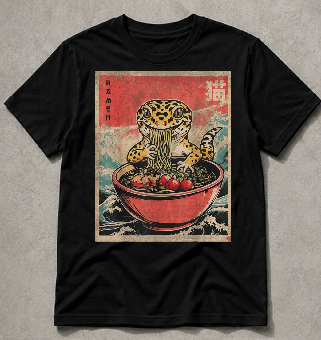 Rolig T-shirt med Leopardgecko som Äter Ramen – För Reptilälskare product image (1)