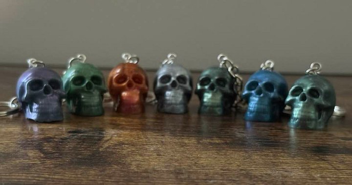 Resin Skull Keychains – Custom Color Spooky Accessories, Gothic Bag Charm, Halloween Favor, Stocking Stuffer product image (1)