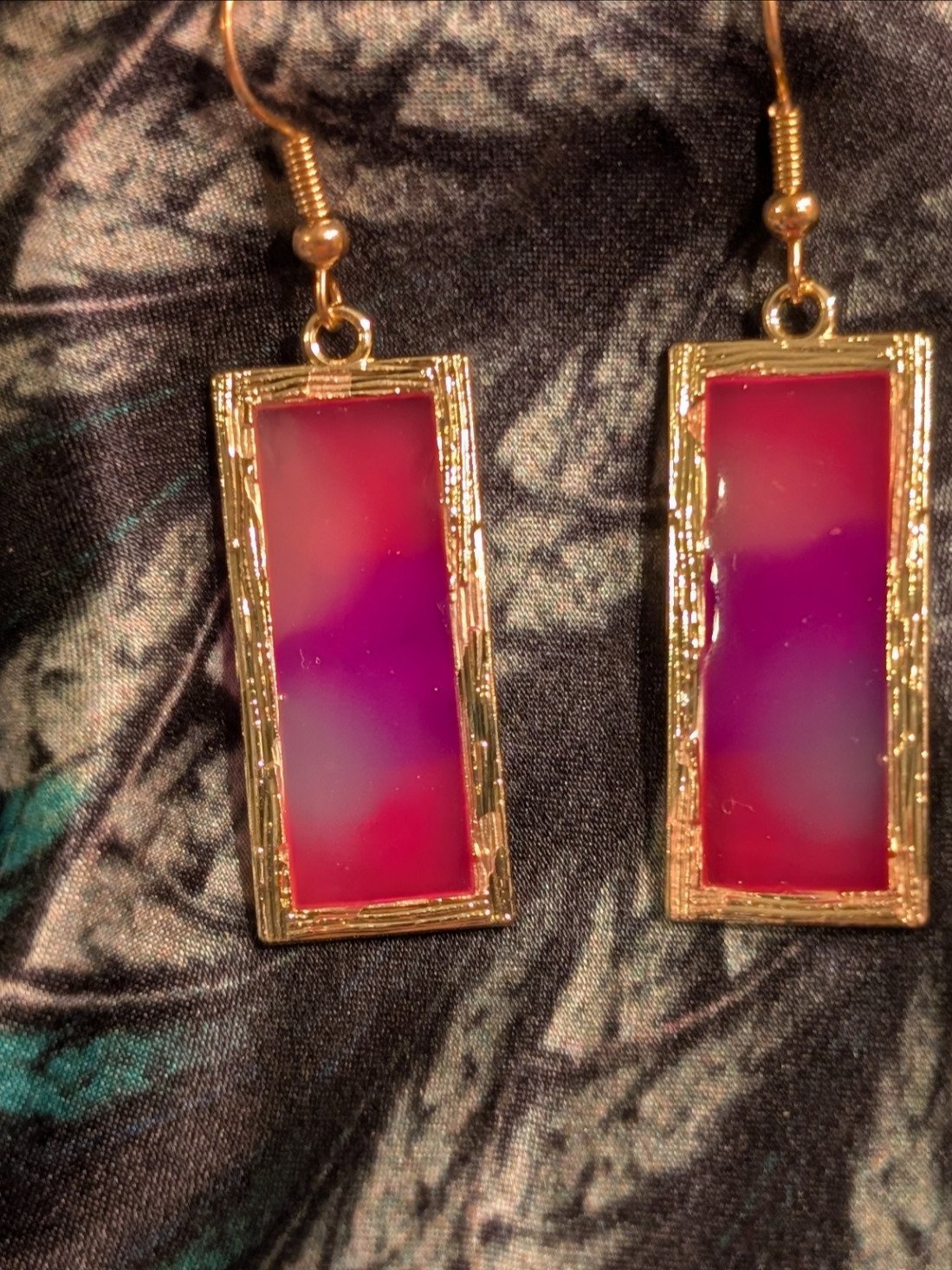 Roselight Relics: Rectangle Resin Drop Earrings (Pink) product image (2)