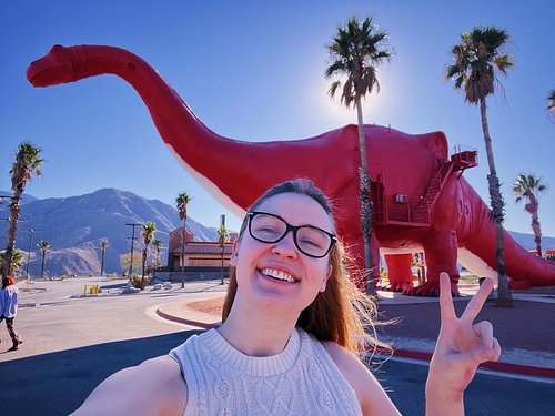 11202024

Spotted: pepper the dinosaur seen in the desert with a new bright Cherry Do. 🍒 
Xoxo. Gossip girl.