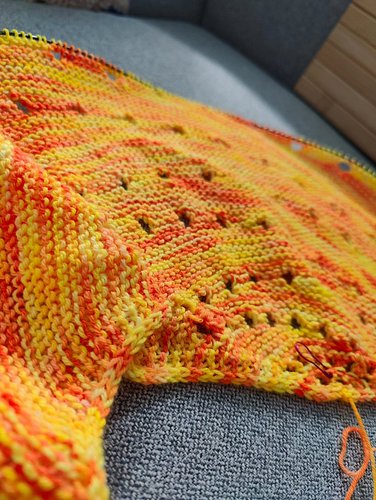Camp Craft Shawl ☀️

---

Is this a ray of sun or not? With Spring in full motion, I felt gravitated by this bright yellow ya...