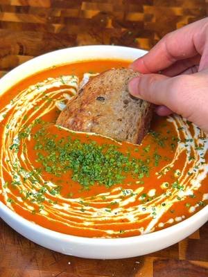 Tomato Pepper Soup🍅🥣  Full Recipe on the blog (drveganblog.com) link in Bio #soup #easyrecipe #soupseason #souprecipe #vegan