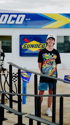 I did a race where every NASCAR win starts: the Sunoco Fueling Station. ⛽🏁

#nascar #nascarcreator